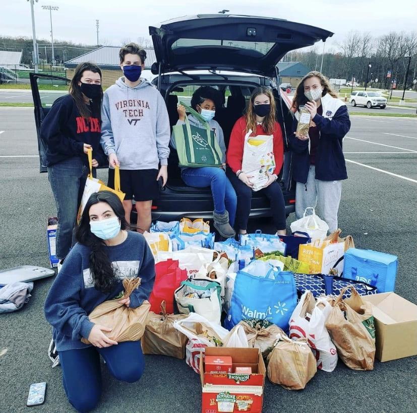 Indy Serve’s members Dara Elbaum, Madison Burke, Anthony Paganin, Shaina Dudley, Brooke Schofield and Jenna Paganin (left to right) get food from the Thanksgiving Food Drive ready for transport.