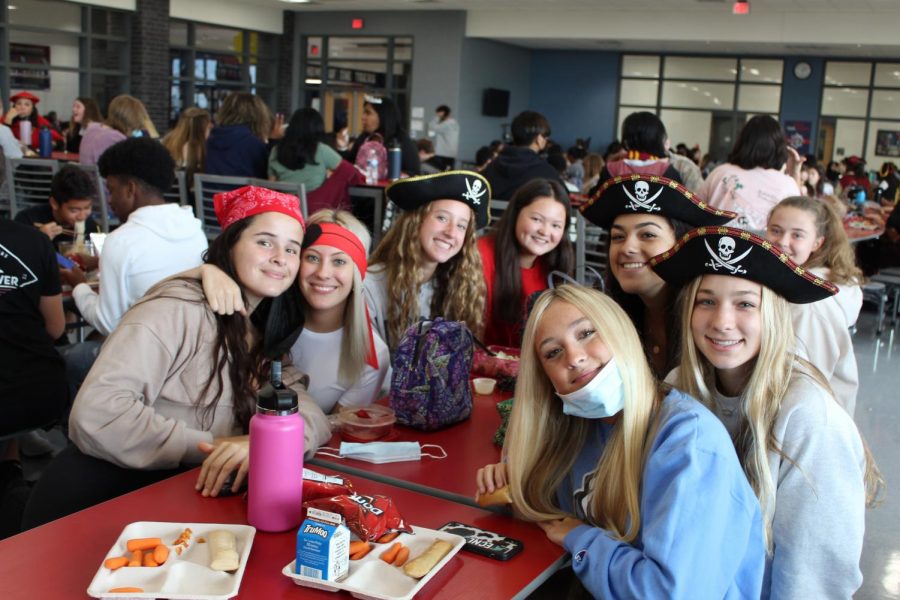 Juniors%3A+Olivia+Rubino%2C+Samantha+Lawler%2C+Kaitlyn+Nimmer%2C+Haley+Huggins%2C+Ashley+Perez%2C+Josie+Askelson%2C+Maddie+Hunt+and+Reagan+Wise+dressed+up+as+pirates+to+show+their+junior+class+pride.